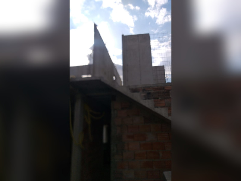 Casa de condomínio à venda Centro com 400m² e 4 quartos por R$ 600.000 - obra-foto-escada-2pav.jpeg