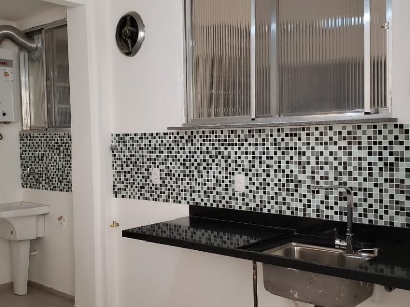 Apartamento à venda Copacabana com 92m² e 3 quartos por R$ 900.000 - 574280487-cozinha-e-area-de-servico.jpeg