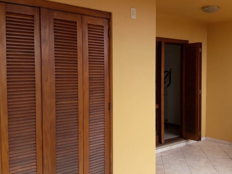 Casa à venda Estância Velha com 283m² e 3 quartos por R$ 887.000 - 2048363311-varanda-frente-02.jpg