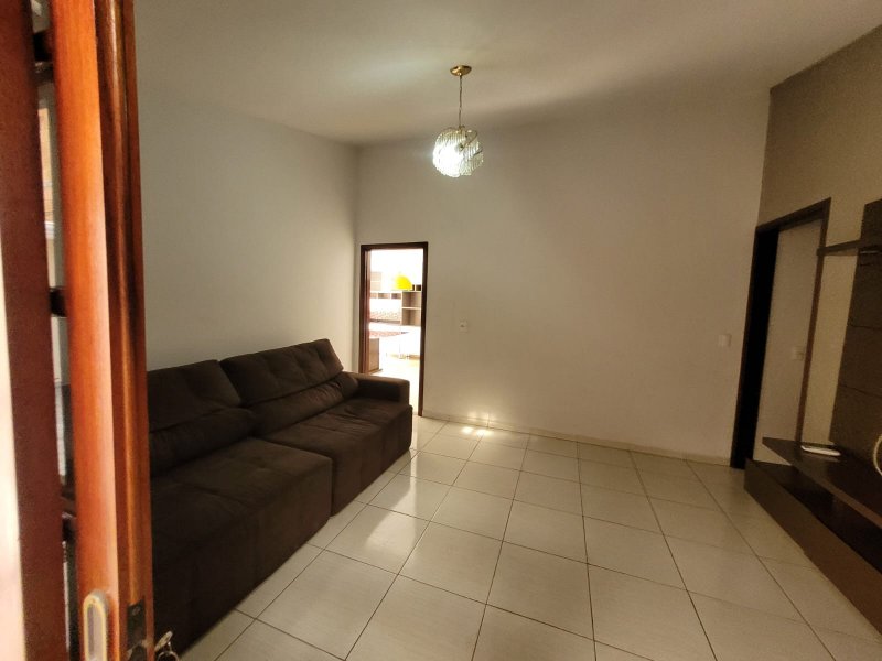Casa à venda Jardim Presidente com 300m² e 3 quartos por R$ 395.000 - 1391213091-22.jpeg