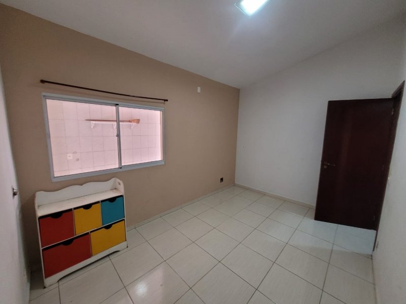 Casa à venda Jardim Presidente com 300m² e 3 quartos por R$ 395.000 - 1496627670-18.jpeg