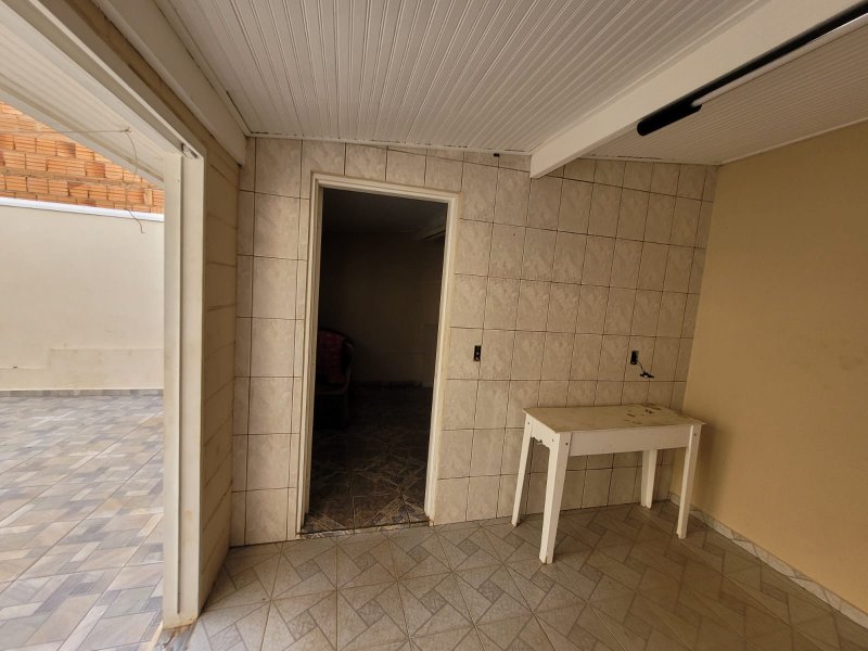 Casa à venda Jardim Presidente com 300m² e 3 quartos por R$ 395.000 - 965705912-24.jpeg