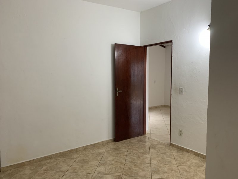 Terreno à venda Chácaras Cangueirinha com 725m² e 1 quarto por R$ 650.000 - 1371155117-img-0704.JPG