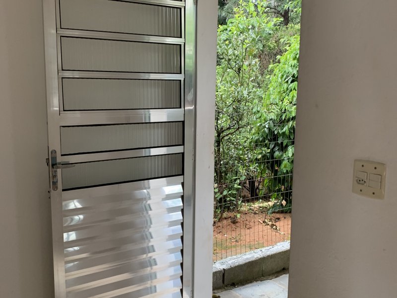 Terreno à venda Chácaras Cangueirinha com 725m² e 1 quarto por R$ 650.000 - 716935488-img-0710.JPG