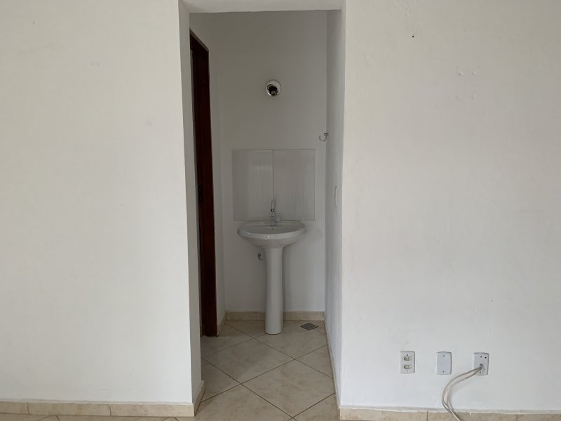 Terreno à venda Chácaras Cangueirinha com 725m² e 1 quarto por R$ 650.000 - 850418143-img-0698.JPG