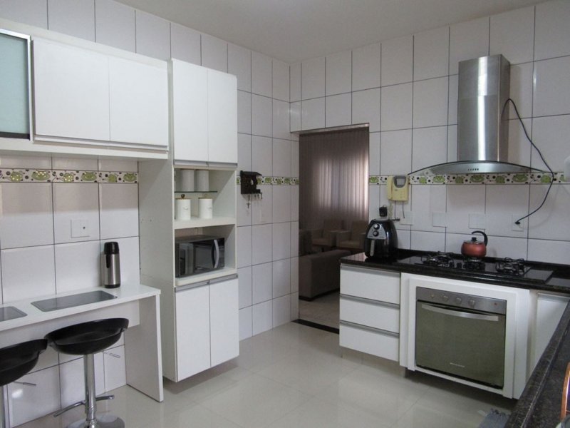 Casa à venda Centro com 470m² e 3 quartos por R$ 1.050.000 - 644746410-aa4cfefe19a49b528dd19492e4f67da3.jpg
