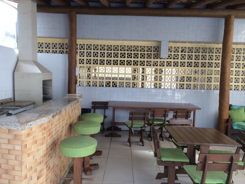 Apartamento à venda Itaigara com 154m² e 4 quartos por R$ 700.000 - 229151772-area-gourmet-churrasqueira-na-piscina.jpg