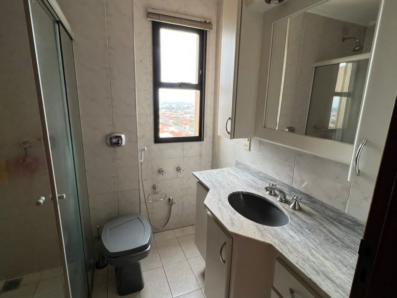 Apartamento à venda Centro com 142m² e 3 quartos por R$ 579.000 - 1968089498-6-banheiro-suite.jpg