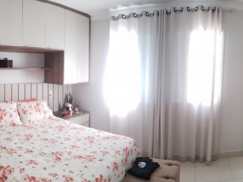 Casa à venda Jardim Andere com 250m² e 4 quartos por R$ 950.000 - 1004718653-suite.jpeg