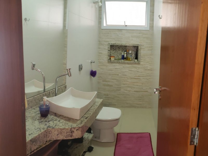 Casa à venda Jardim Andere com 250m² e 4 quartos por R$ 950.000 - 1621223491-banheiro-area-gourmet.jpeg