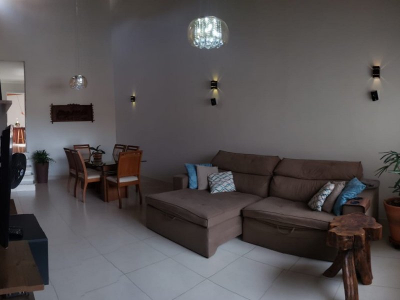 Casa à venda Jardim Andere com 250m² e 4 quartos por R$ 950.000 - 1910844721-sala-com-dois-ambientes.jpeg