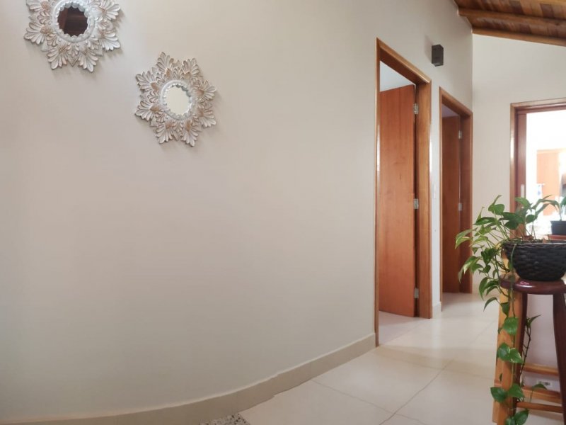 Casa à venda Jardim Andere com 250m² e 4 quartos por R$ 950.000 - 2119827207-hall-do-segundo-andar.jpeg