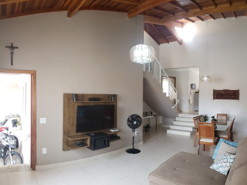 Casa à venda Jardim Andere com 250m² e 4 quartos por R$ 950.000 - 76890438-sala.jpeg