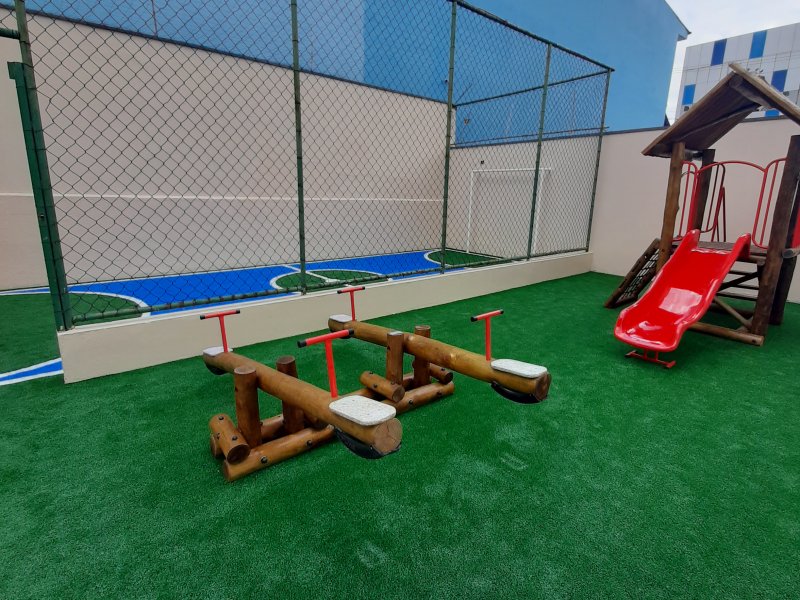 Apartamento à venda Vila Yara com 54m² e 2 quartos por R$ 450.000 - 720395778-parquinho.jpg