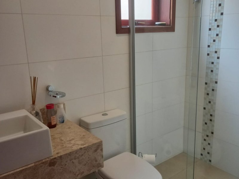 Casa à venda Swiss Park com 293m² e 4 quartos por R$ 1.650.000 - 317005227-foto-banheiro-suite-terreo.jpg