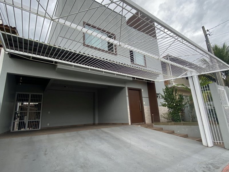 Casa à venda Carianos com 220m² e 2 quartos por R$ 580.000 - 2111363941-b54d5da7-456a-4084-bceb-ee910f930359.jpeg