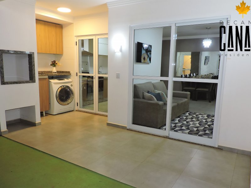 Apartamento à venda Canada com 63m² e 2 quartos por R$ 282.400 - 1661917152-sacada.jpg
