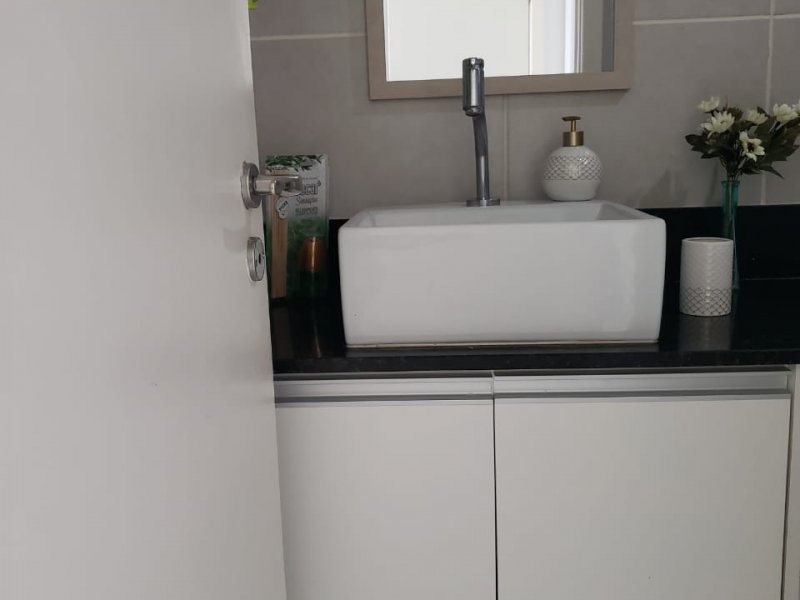 Apartamento à venda Pituba com 60m² e 1 quarto por R$ 250 - 1935008156-banheiro.jpeg