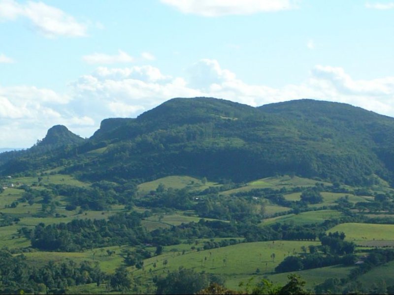Fazenda à venda Cadiz com 823710m² e 10 quartos por R$ 16.500.000 - 1878093094-morro-itacolomi.jpg