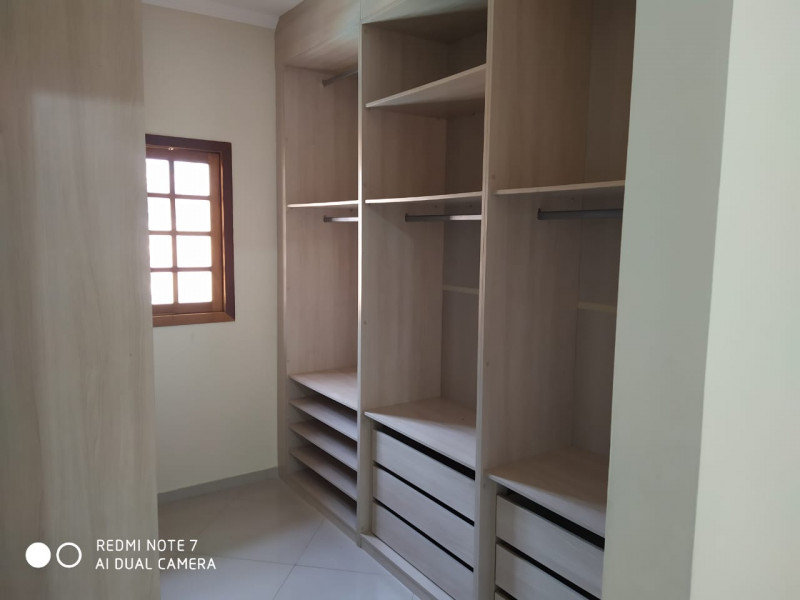 Casa de condomínio à venda Parque das Rosas com 460m² e 3 quartos por R$ 900 - 488489416-closet-1.jpeg