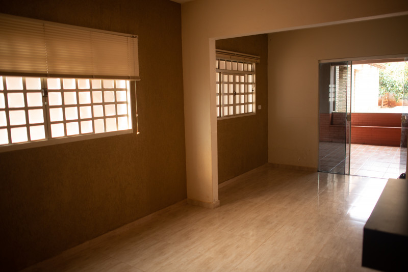 Casa à venda Vl. Sílvia Regina com 432m² e 3 quartos por R$ 490.000 - 1272773867-swf5173.jpg