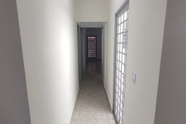 Casa à venda Jardim Santa Barbara com 116m² - 3 dormitórios -  vagas - R$ 289.000 - 1256488236-corredor-interno.jpg
