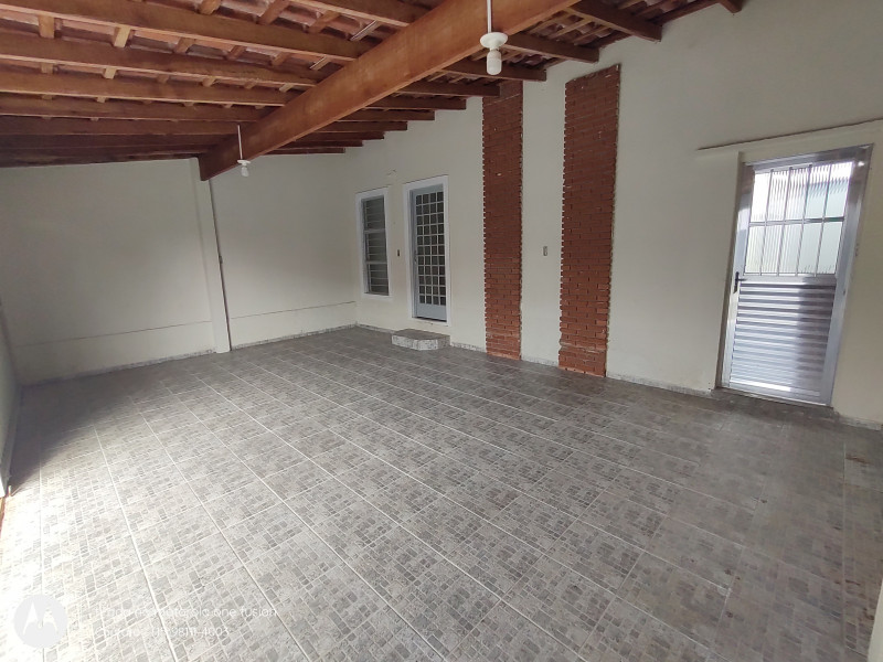 Casa à venda Jardim Santa Barbara com 116m² e 3 quartos por R$ 289.000 - 500220716-garagem-1.jpg