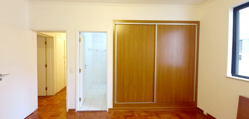 Apartamento à venda Santa Cecília com 130m² e 3 quartos por R$ 1.250.000 - 972729624-ap-wc-suite3.jpg