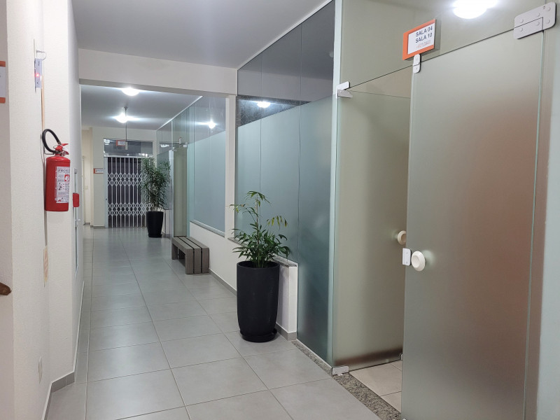 Comercial à venda Estreito com 43m² e 1 quarto por R$ 250.000 - 1692199911-01-corredor.jpg