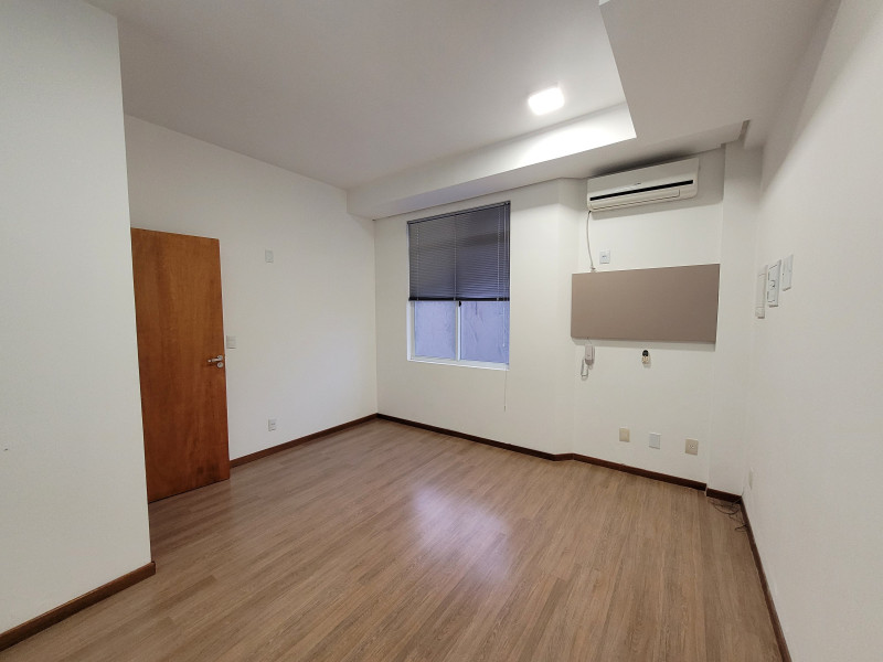Comercial à venda Estreito com 43m² e 1 quarto por R$ 250.000 - 224625728-sala-03-02.jpg