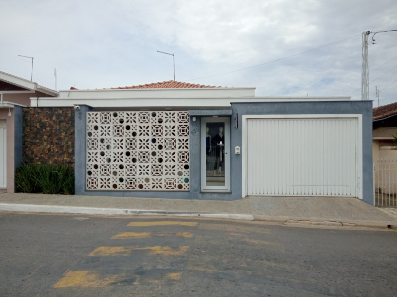 Casa à venda Centro com 250m² e 3 quartos por R$ 900.000 - 1561072591-frente-da-casa.jpg