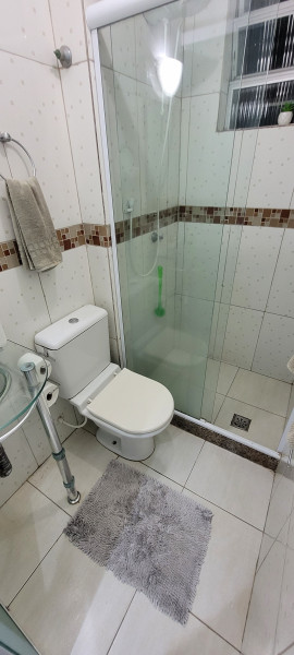 Apartamento à venda Colubandê com 49m² e 2 quartos por R$ 250.000 - 1135648181-banheiro-02-1.jpg