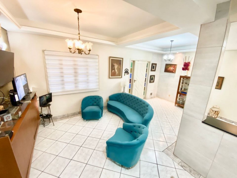Casa à venda Centro com 174m² e 8 quartos por R$ 630.000 - 251090220-01.jpg
