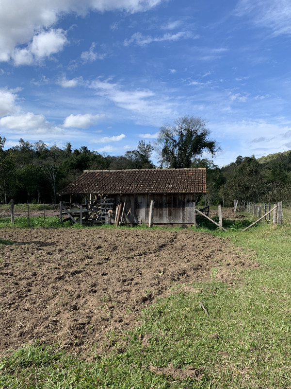 Chácara à venda Centro com 5000m² e 1 quarto por R$ 230.000 - 2113682898-cc23d6da-c211-4d1f-85cd-ecb59c2220f7.jpeg