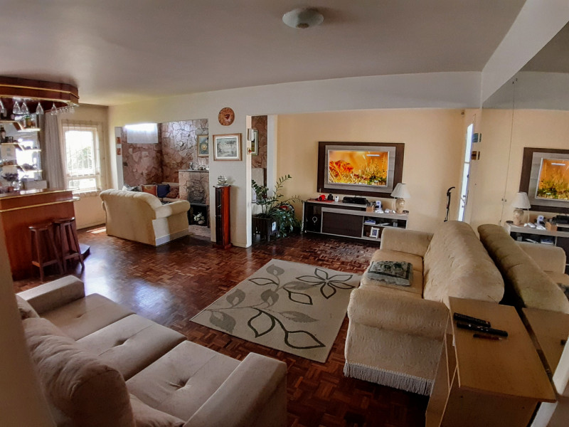 Casa à venda Xaxim com 370m² e 4 quartos por R$ 950.000 - 637213558-20200119-140004.jpg