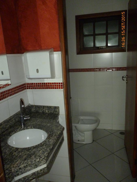 Comercial à venda Jardim Britânia com 1556m² e 1 quarto por R$ 4.500.000 - 1644889003-p1070695-galpao-banheiro-04.JPG