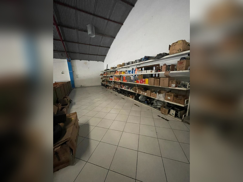 Comercial à venda Jardim Britânia com 1556m² e 1 quarto por R$ 4.500.000 - whatsapp-image-2022-10-07-at-174355-galpao-frente-mezanino.jpeg