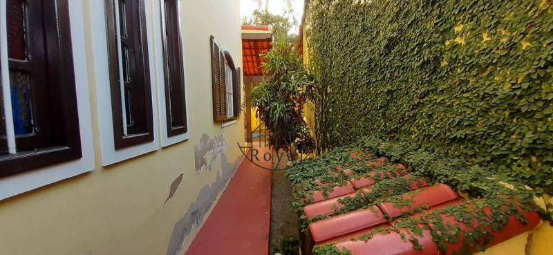 Casa à venda Itaúna com 325m² e 3 quartos por R$ 1.100 - 169111050-foto-saqua-pm-corredor-fundos-02.jpg