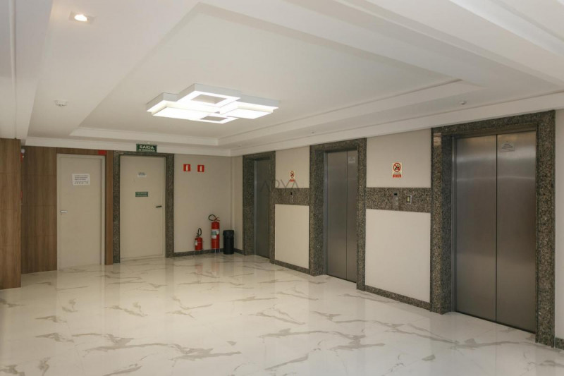 Comercial à venda Centro Cívico com 44m² e 1 quarto por R$ 240.000 - 713907367-corredor-elevador.jpg