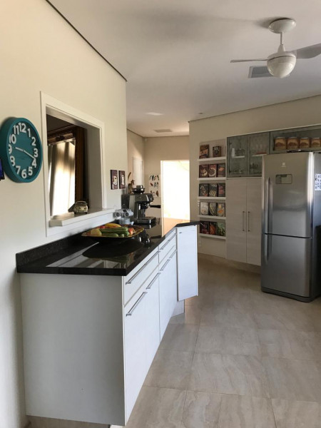Casa à venda Jardim Europa com 370m² e 4 quartos por R$ 1.480.000 - 1261144705-cozinha1.jpeg