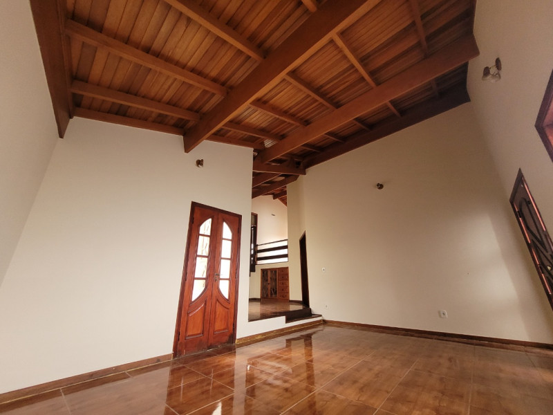 Casa à venda Portal das Colinas com 360m² e 3 quartos por R$ 820.000 - 1276959783-sala-1.jpg