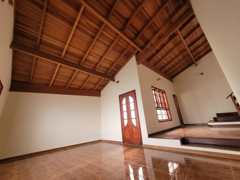 Casa à venda Portal das Colinas com 360m² e 3 quartos por R$ 820.000 - 1841948305-sala-2.jpg