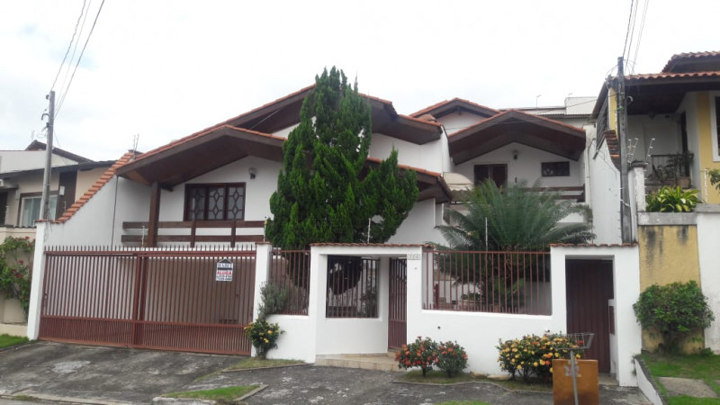 Casa à venda Portal das Colinas com 360m² e 3 quartos por R$ 820.000 - 325431978-frente-certa.jpg