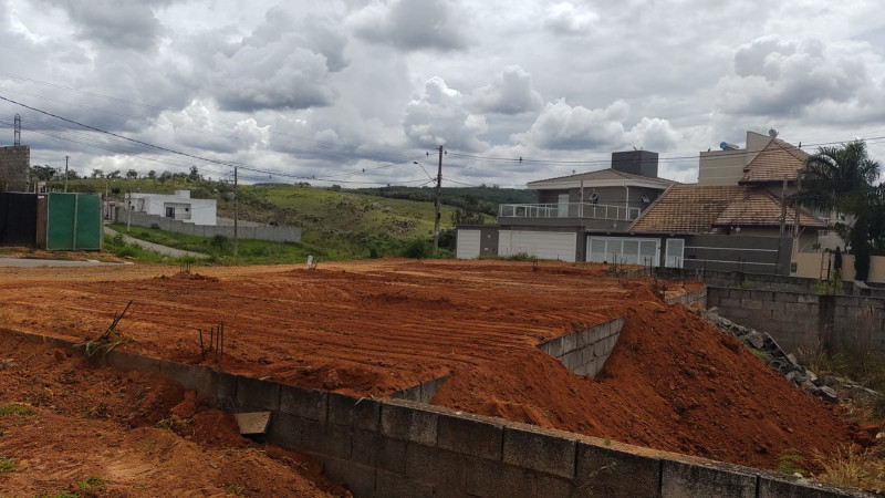Terreno à venda Nova Itatiba com 563m² e 1 quarto por R$ 450.000 - 1310906431-lado.jpg