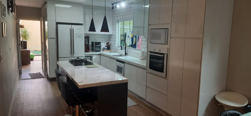 Casa à venda Vila Galvão com 170m² e 3 quartos por R$ 950.000 - 56550332-img-20220507-wa0037.jpg