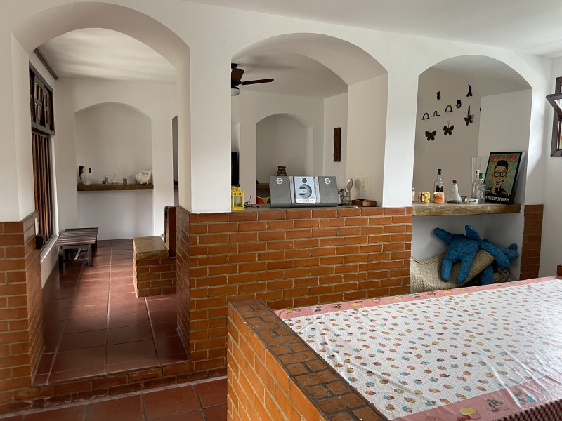 Casa à venda Itaúna com 297m² e 5 quartos por R$ 750.000 - 1977897638-19-sala-jantar-e-estar.jpg