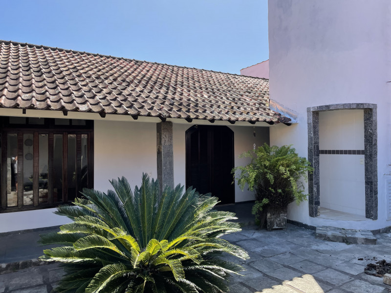 Casa à venda Itaúna com 297m² e 5 quartos por R$ 750.000 - 481425601-16-area-interna-descoberta-e-varanda-lateral-de-acesso-area-social.jpg