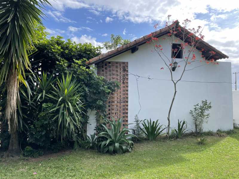 Casa à venda Itaúna com 297m² e 5 quartos por R$ 750.000 - 645873435-35-fachada-fundos-area-dos-quartos.jpg