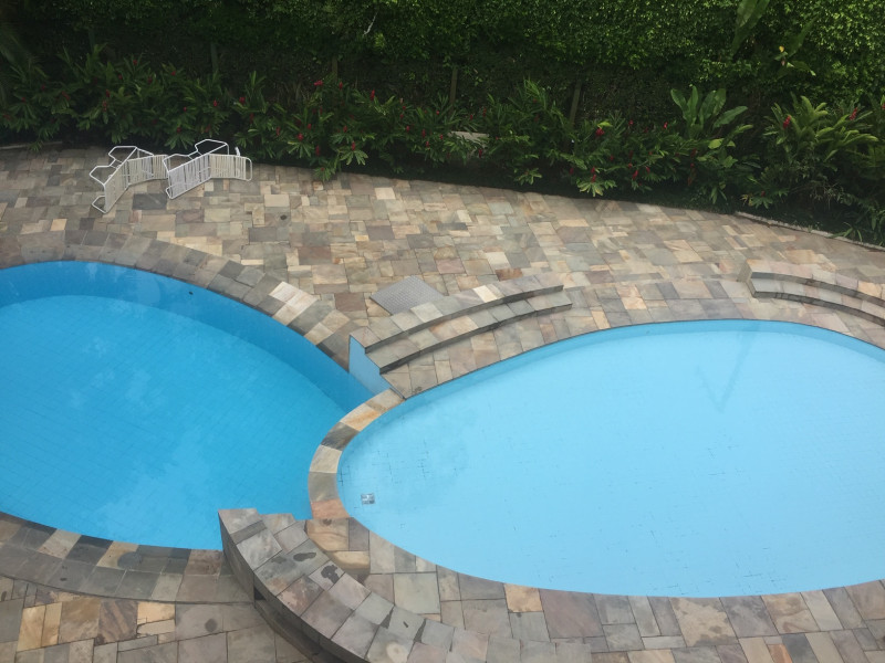 Apartamento à venda Enseada com 71m² e 3 quartos por R$ 650.000 - 798006445-apto-terreo-piscinas.JPG