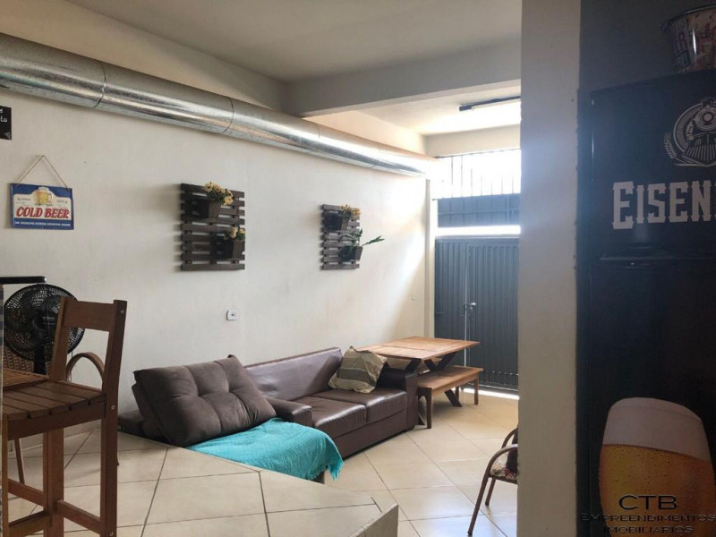 Casa à venda Parque São Jorge com 220m² e 3 quartos por R$ 380.000 - 2042340617-118e0f10-edbd-4149-999f-f26b5ee3d436.jpeg
